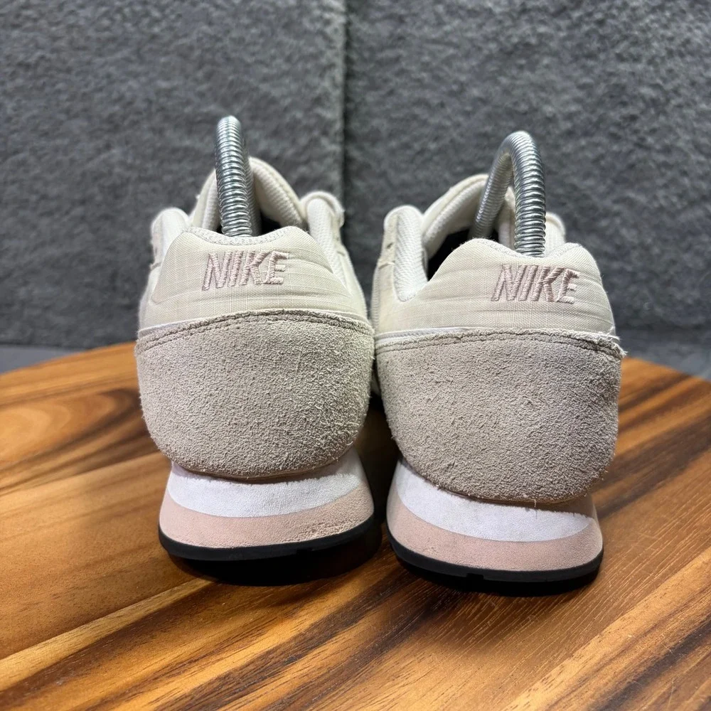 Nike MD Runner 2 Womens Shoes Light Bone Oatmeal White 749869-011 Size 9